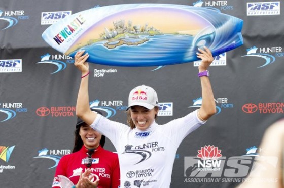 Sally Fitzgibbons (AUS) takes out her 2nd consecutive ASP 6-Star event at Newcastle's Surfest. © ASP/Robertson.