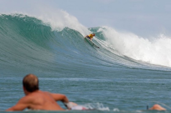 Davey Cathels (AUS) power goughing the inside section and into Round 3. © ASP/Cestari